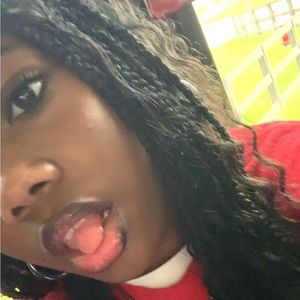 Meet your Posher, Ayana